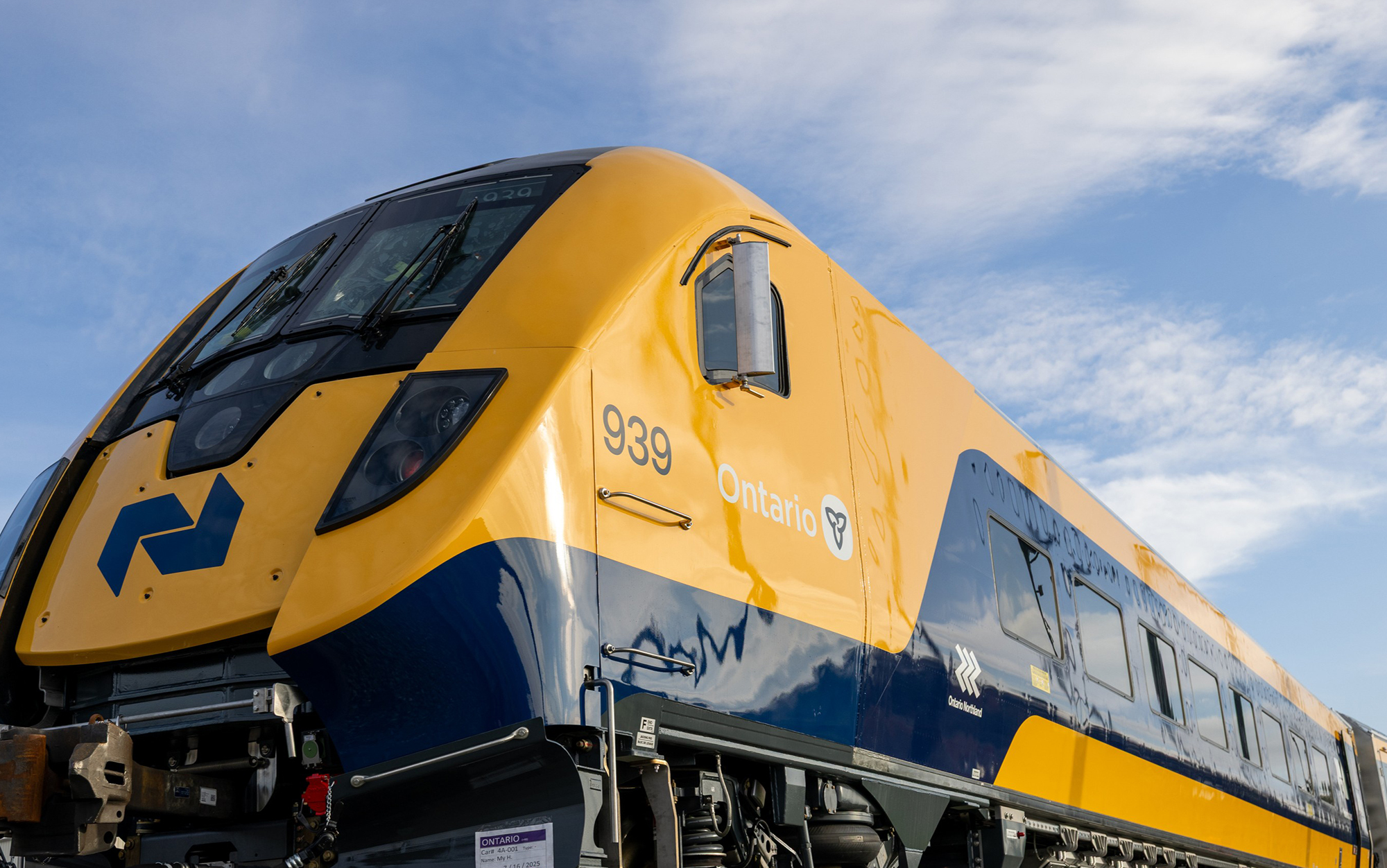 Le nouveau Northlander, vu de l'extérieur, est jaune et bleu.