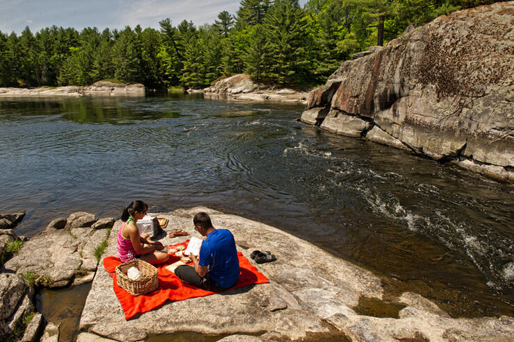 Picnic-on-the-French-River