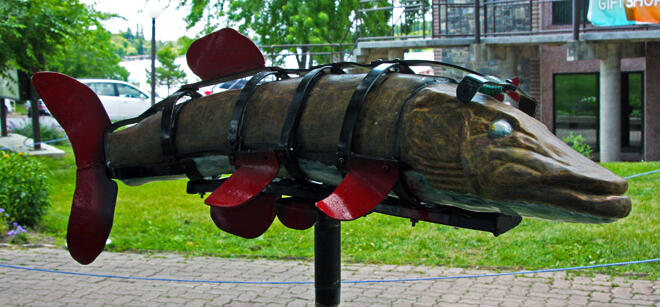 This piece was created to show the strength and confidence of the muskie 