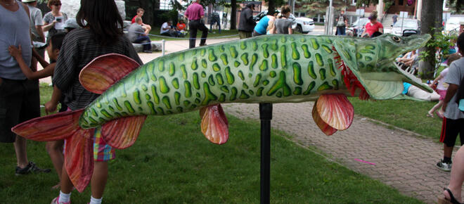 This tiger muskie has plastic knitting needles for teeth and snow brush bristles for gills.