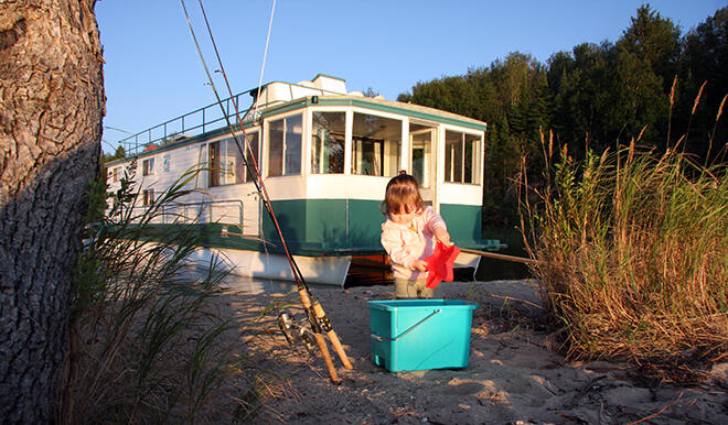 Houseboat trips are a great idea for a family vacation