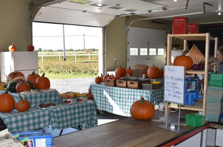 neal's country market store
